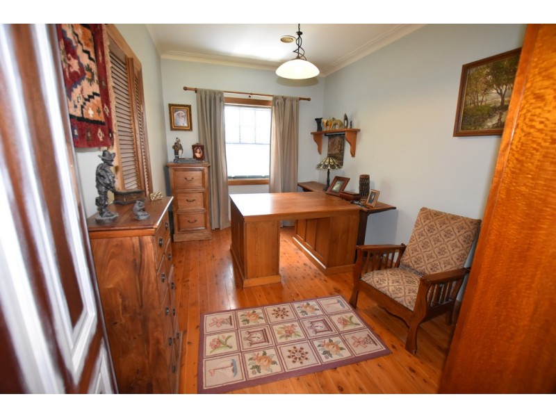 82 Molong Road, Orange NSW 2800