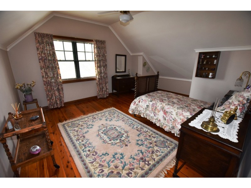 82 Molong Road, Orange NSW 2800