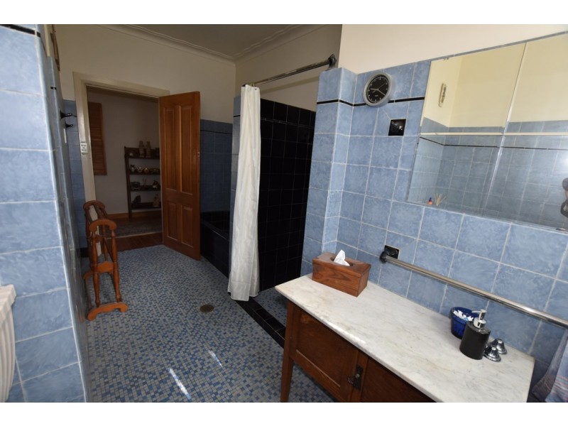 82 Molong Road, Orange NSW 2800