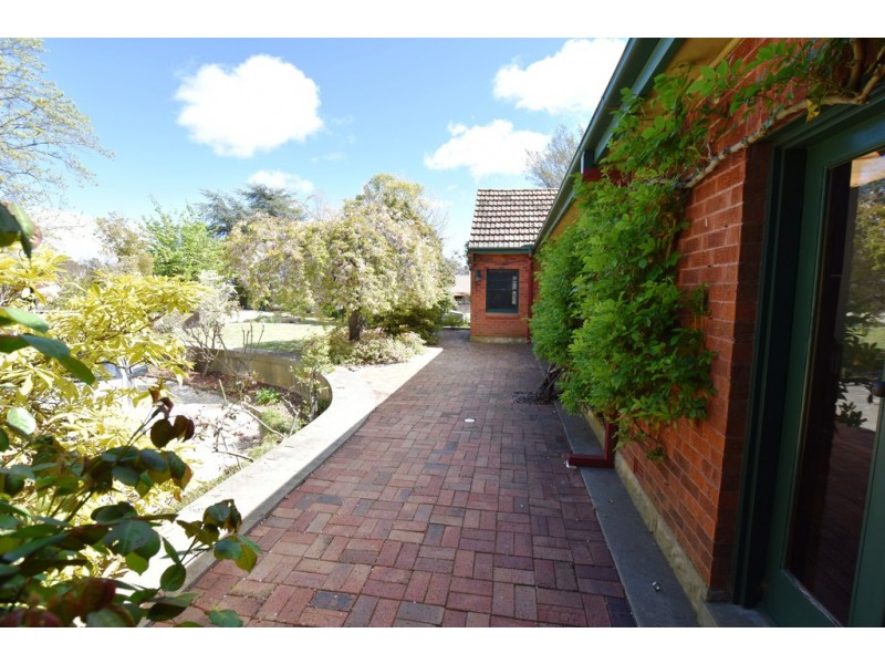 82 Molong Road, Orange NSW 2800