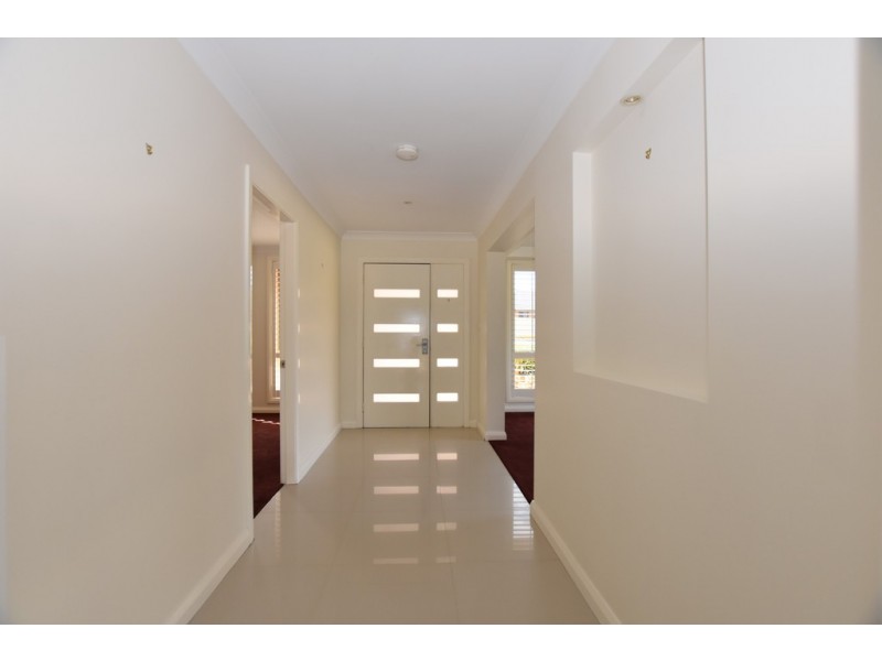 8 Gregory Place, Orange NSW 2800