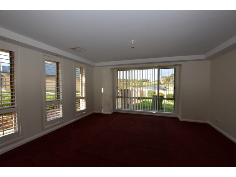 8 Gregory Place, Orange NSW 2800