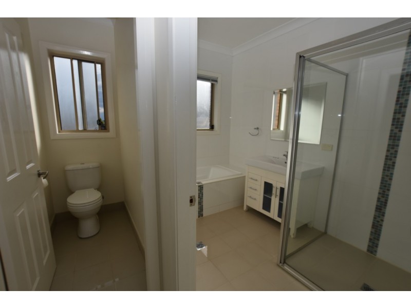 8 Gregory Place, Orange NSW 2800