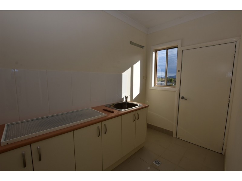 8 Gregory Place, Orange NSW 2800