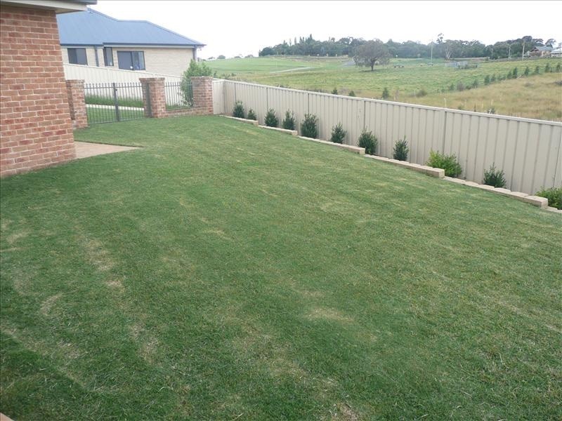 8 Gregory Place, Orange NSW 2800