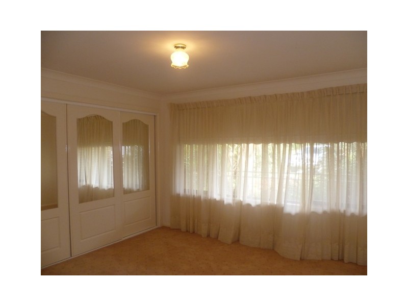 4 REGENCY PLACE, Orange NSW 2800