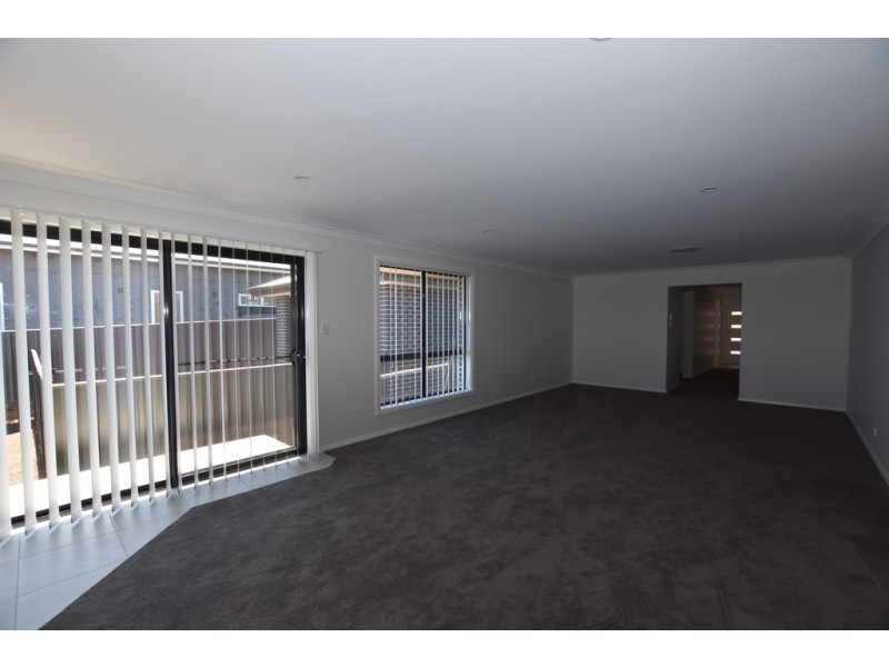 21 Buckland Drive, Orange NSW 2800