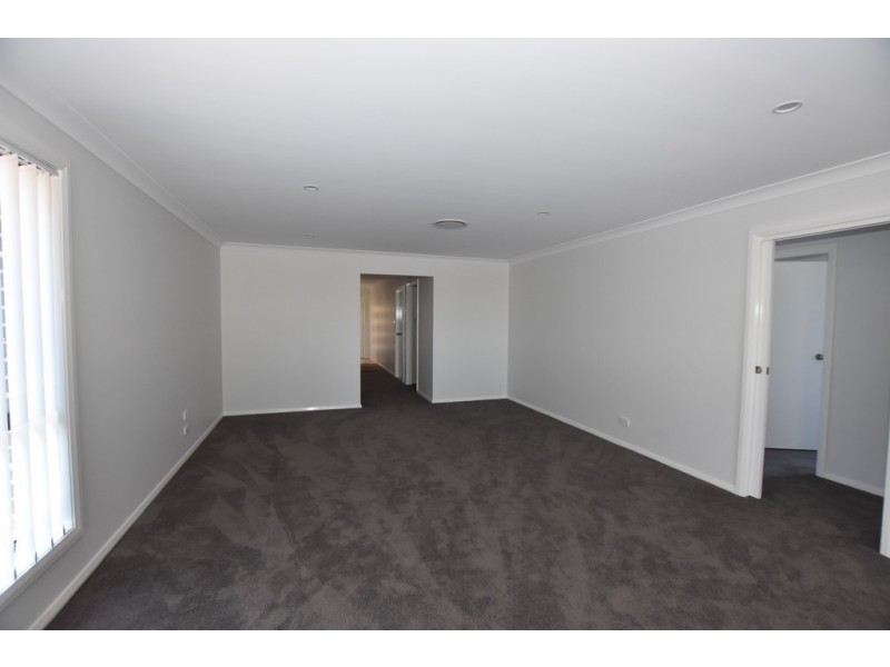 21 Buckland Drive, Orange NSW 2800