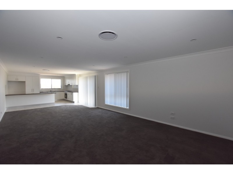 21 Buckland Drive, Orange NSW 2800