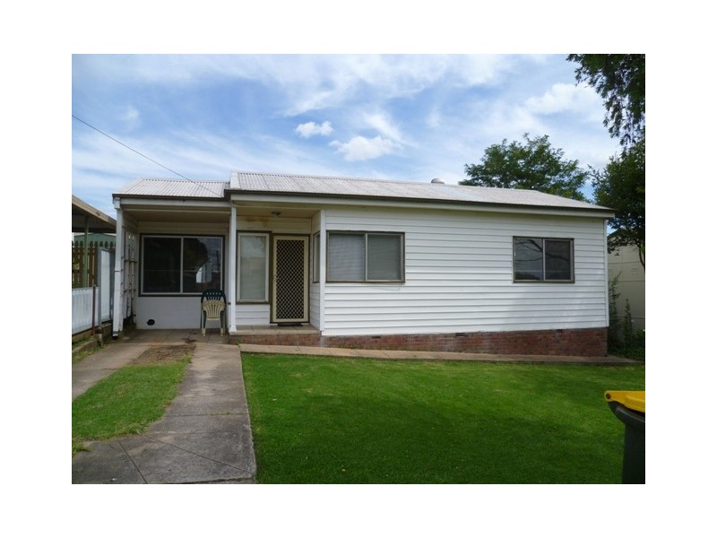12 MORESBY STREET, Orange NSW 2800