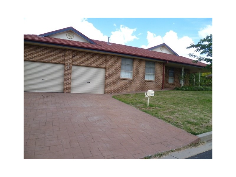 4 BIRCHGROVE DRIVE, Orange NSW 2800