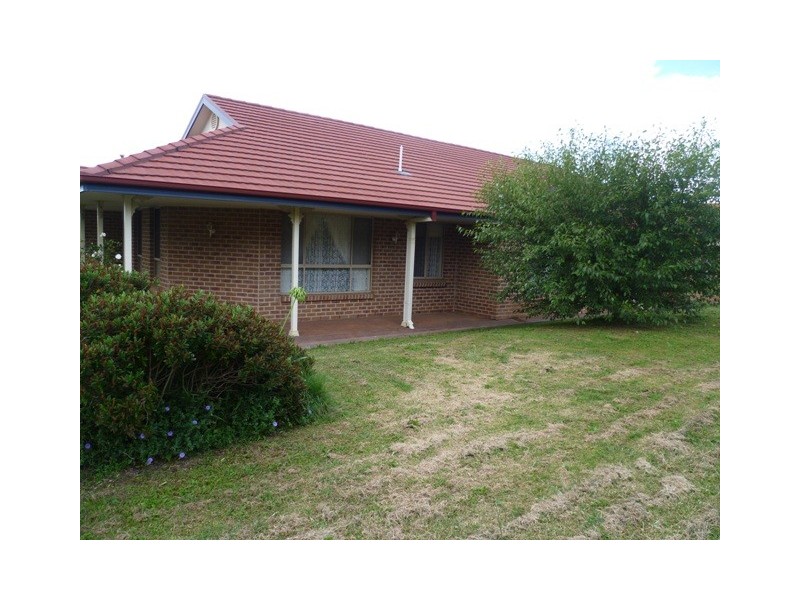 4 BIRCHGROVE DRIVE, Orange NSW 2800