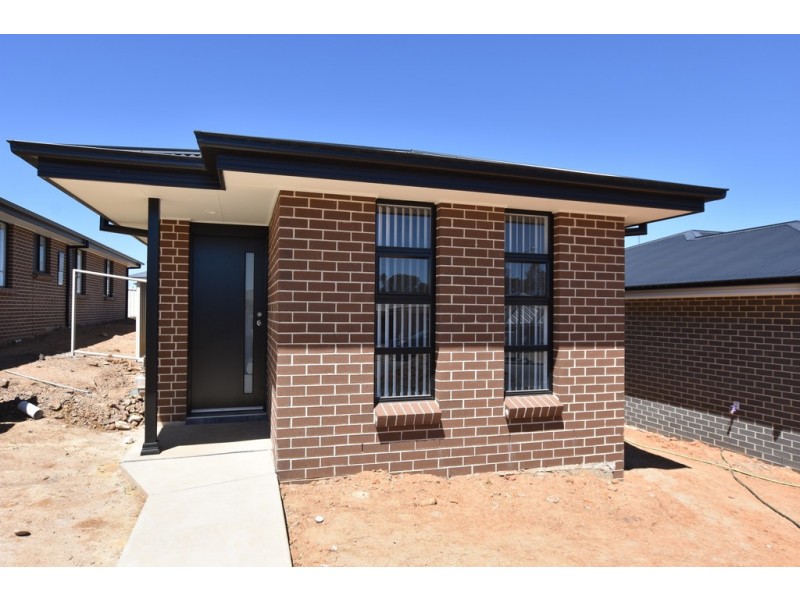 28a William Maker Drive, Orange NSW 2800