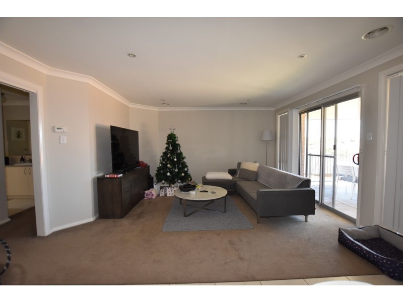 12 Windamingle Place, Orange NSW 2800