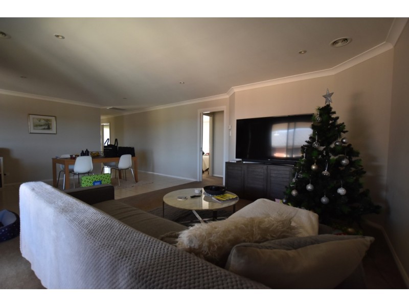 12 Windamingle Place, Orange NSW 2800