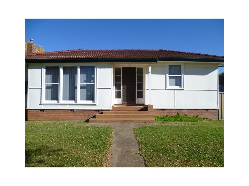 7 Chestnut Avenue, Orange NSW 2800