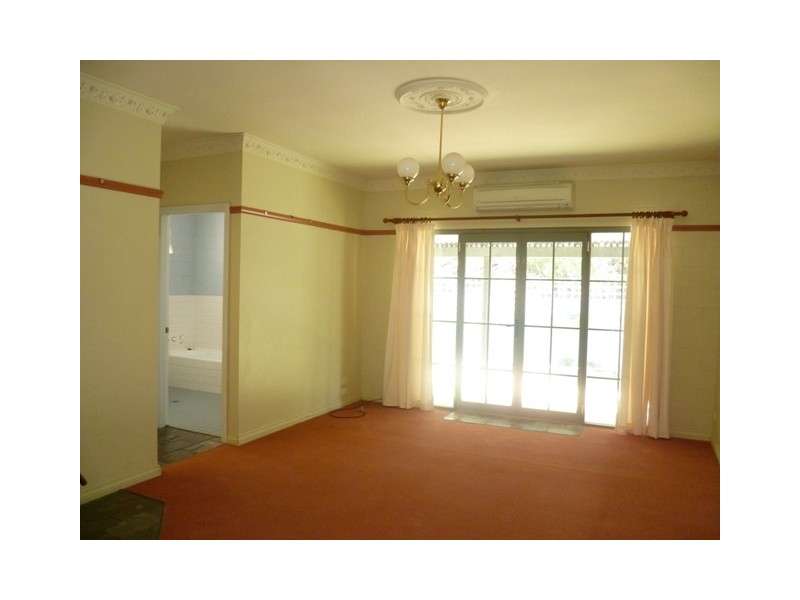 2 Grove Street, Spring Hill NSW 2800
