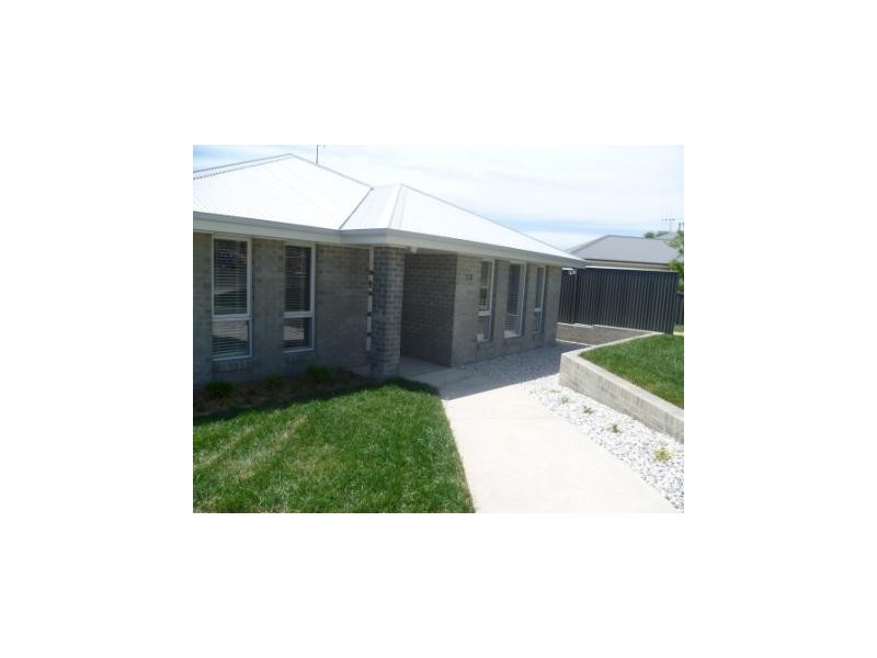 11A McCARRON PLACE, Orange NSW 2800