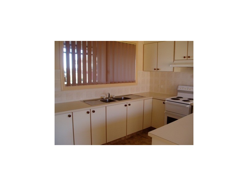 1 BOOTH CRESCENT, Orange NSW 2800