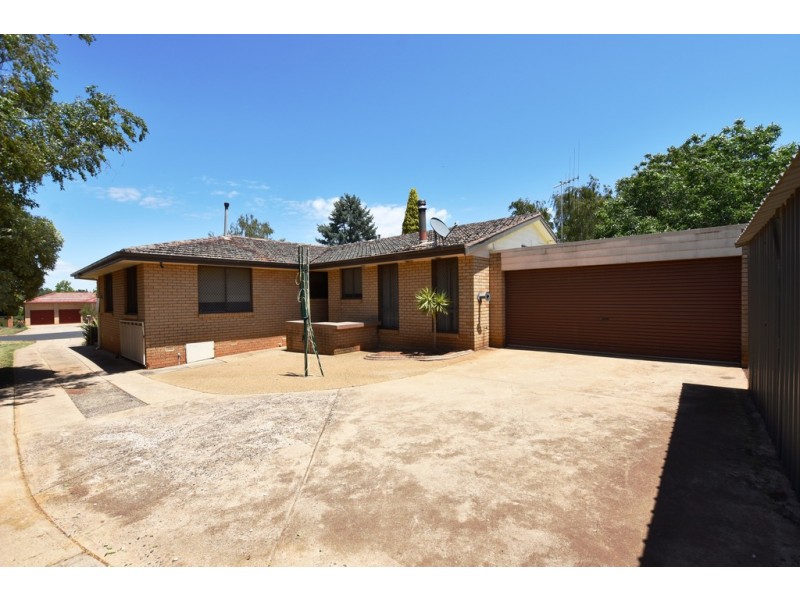 14 Courallie Drive, Orange NSW 2800