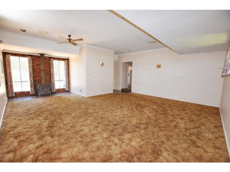 14 Courallie Drive, Orange NSW 2800