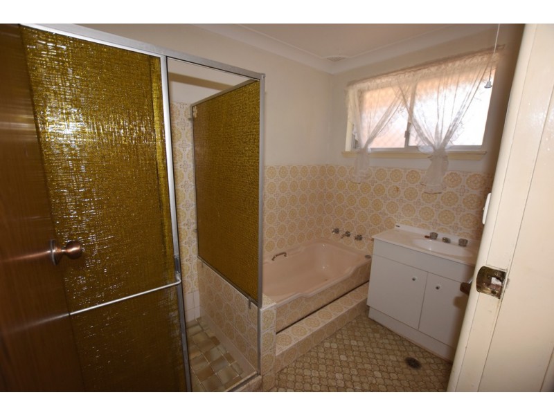 14 Courallie Drive, Orange NSW 2800