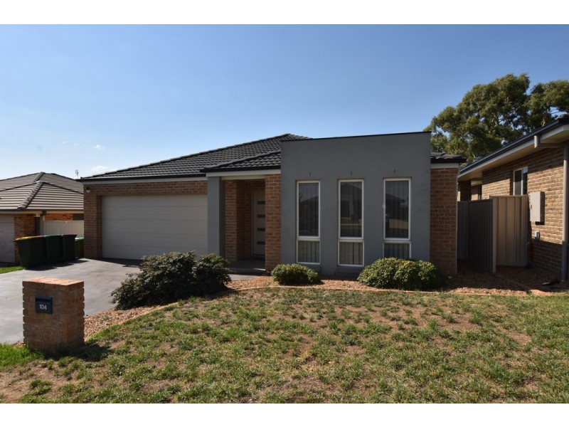 104 Diamond Drive, Orange NSW 2800