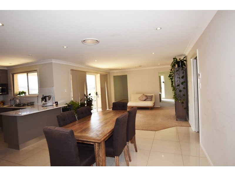 104 Diamond Drive, Orange NSW 2800