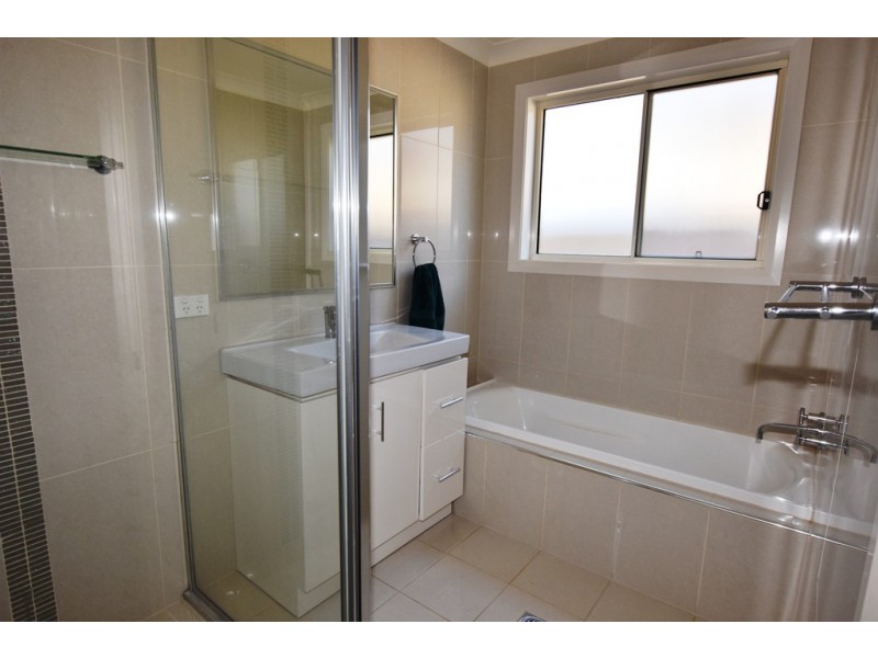 104 Diamond Drive, Orange NSW 2800