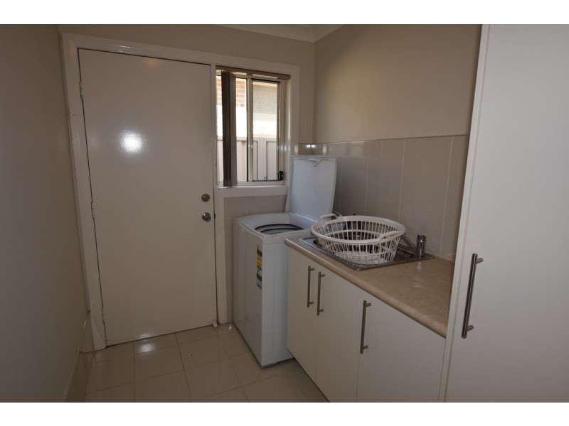 104 Diamond Drive, Orange NSW 2800