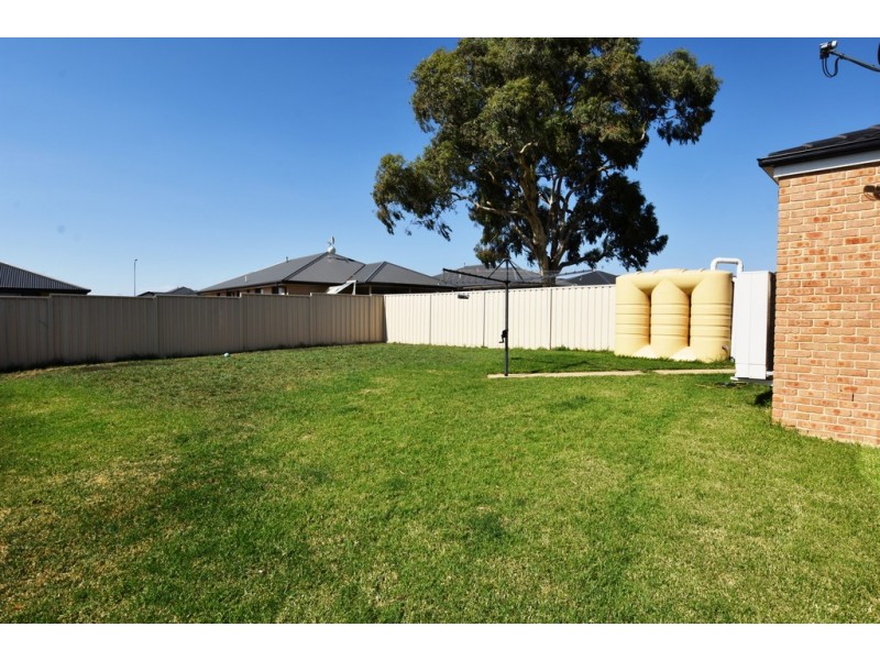 104 Diamond Drive, Orange NSW 2800