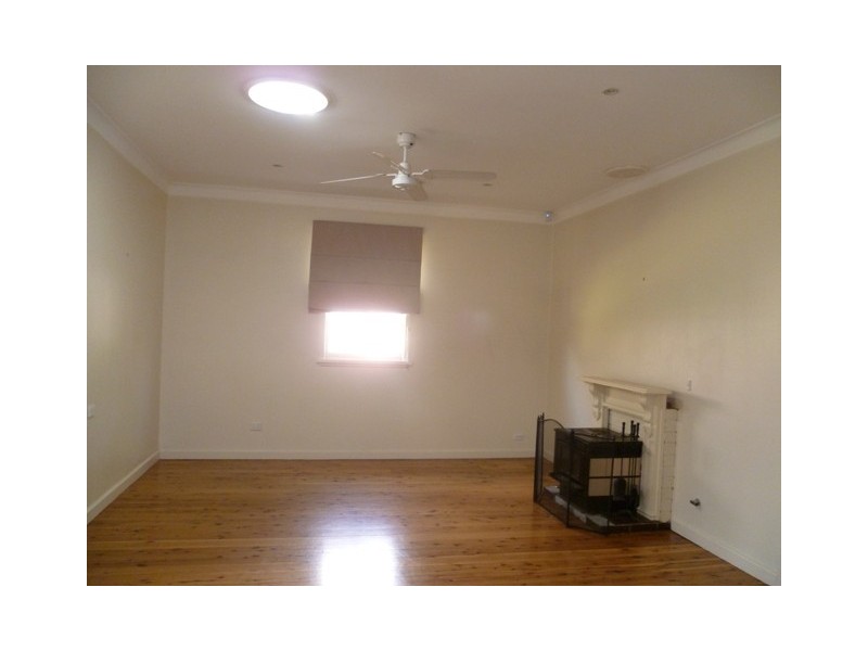 8 Clinton Street, Orange NSW 2800