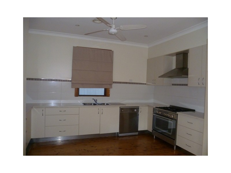 8 Clinton Street, Orange NSW 2800