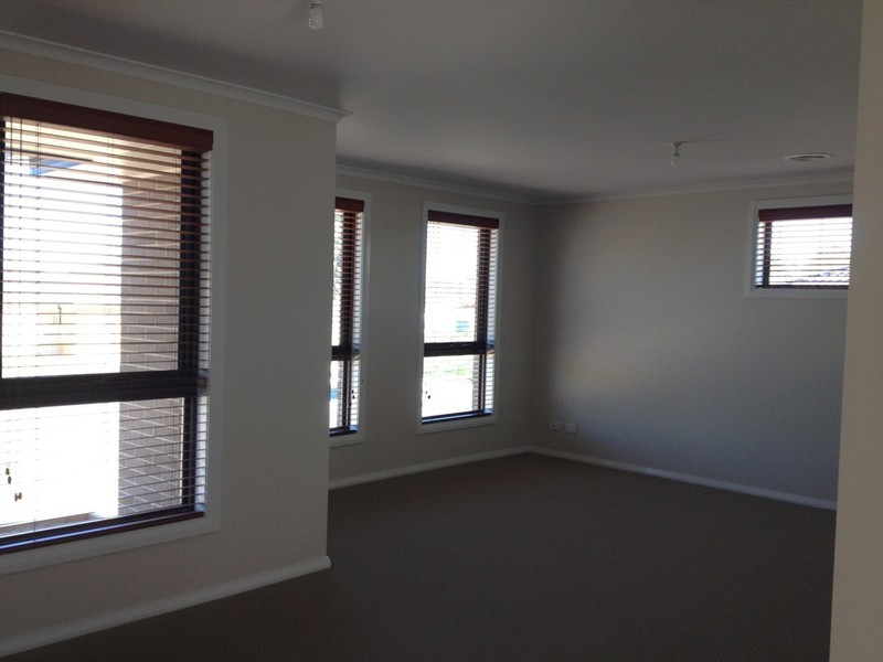 32 Botanic Way, Orange NSW 2800