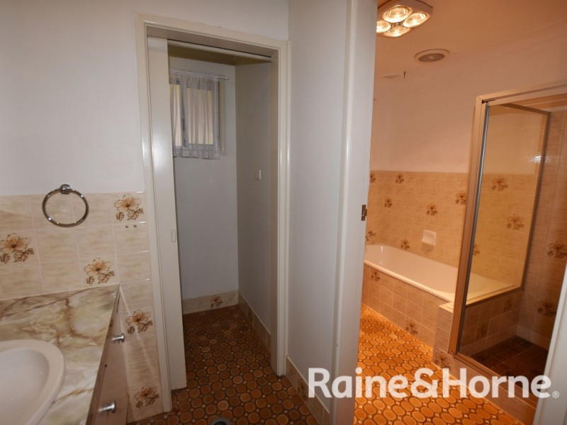 9 Talinga Place, Orange NSW 2800