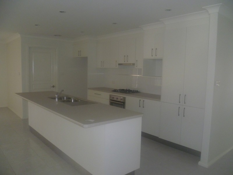 4 Burrows Court, Orange NSW 2800