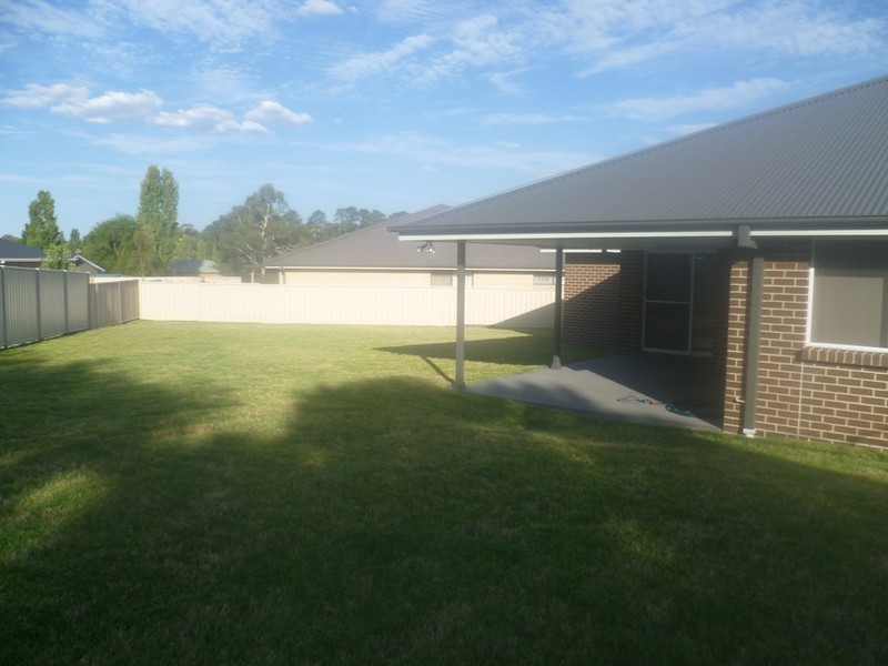 4 Burrows Court, Orange NSW 2800