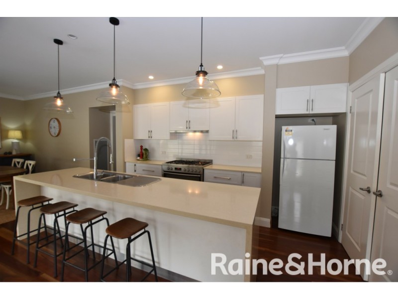 80 Valencia Drive, Orange NSW 2800