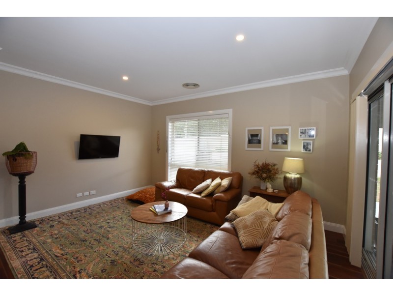 80 Valencia Drive, Orange NSW 2800