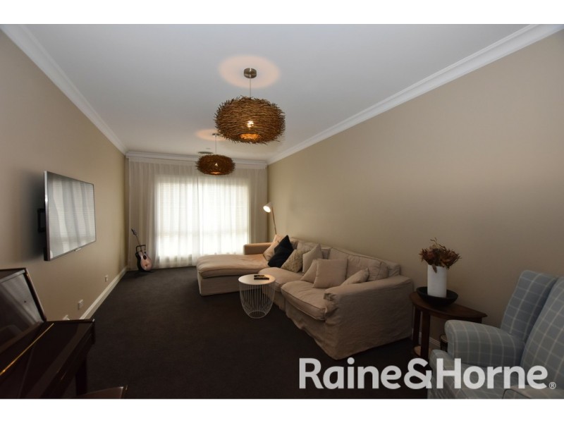 80 Valencia Drive, Orange NSW 2800
