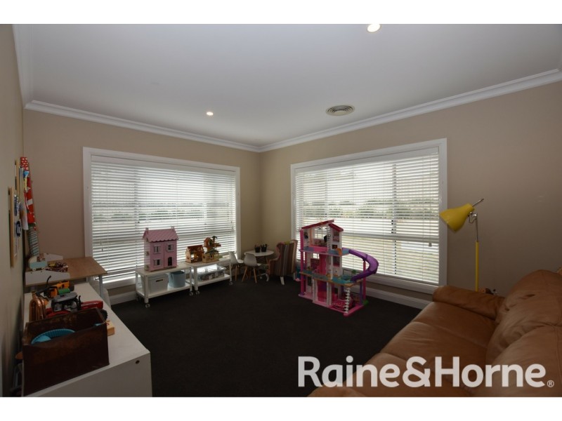 80 Valencia Drive, Orange NSW 2800