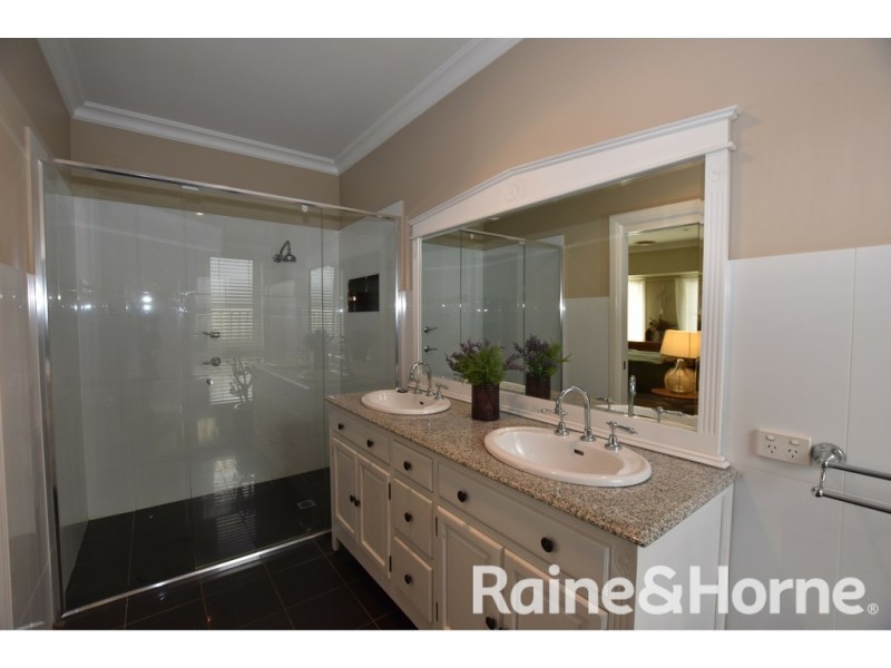 80 Valencia Drive, Orange NSW 2800