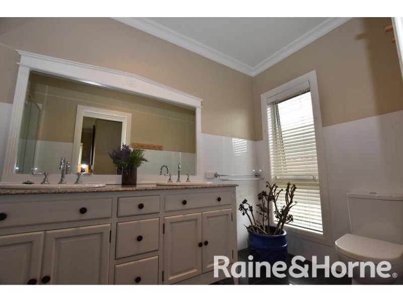 80 Valencia Drive, Orange NSW 2800