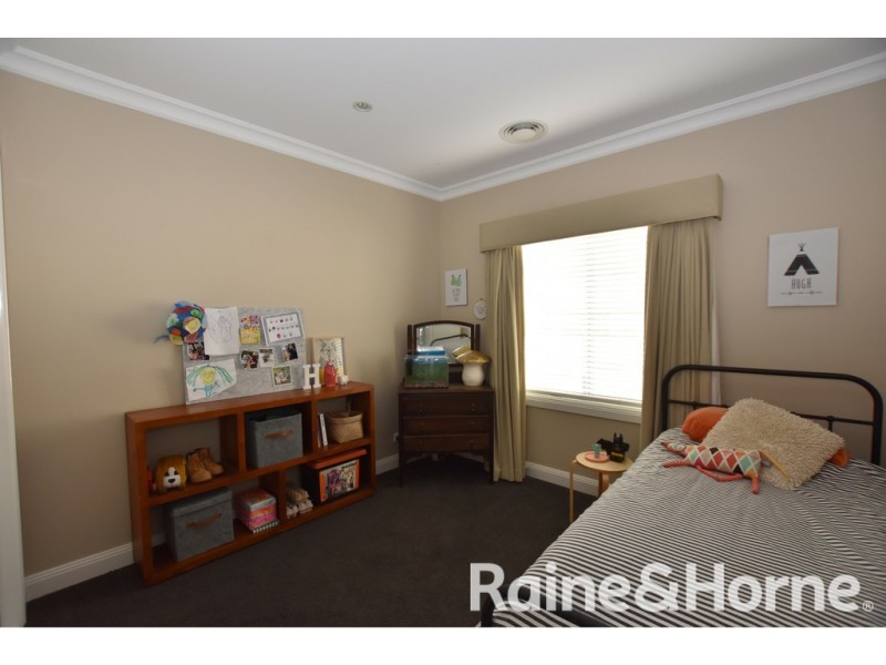 80 Valencia Drive, Orange NSW 2800