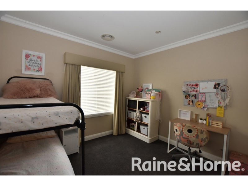 80 Valencia Drive, Orange NSW 2800