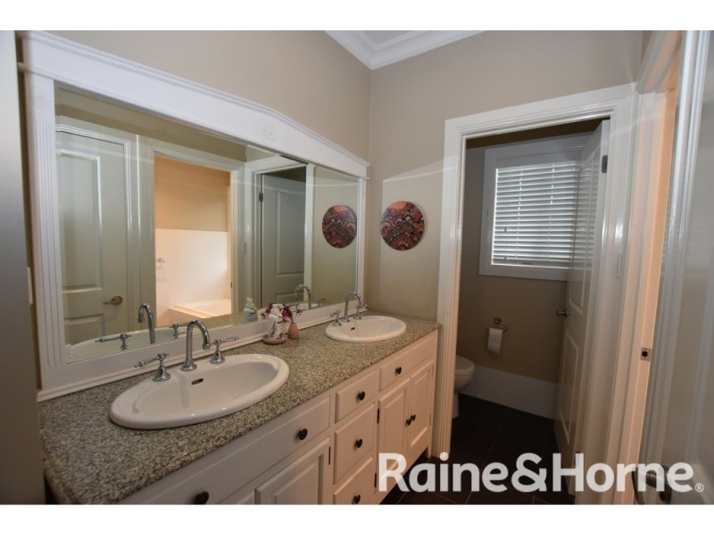 80 Valencia Drive, Orange NSW 2800