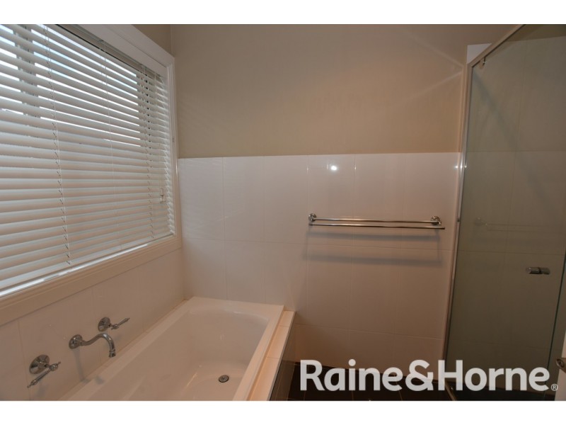 80 Valencia Drive, Orange NSW 2800