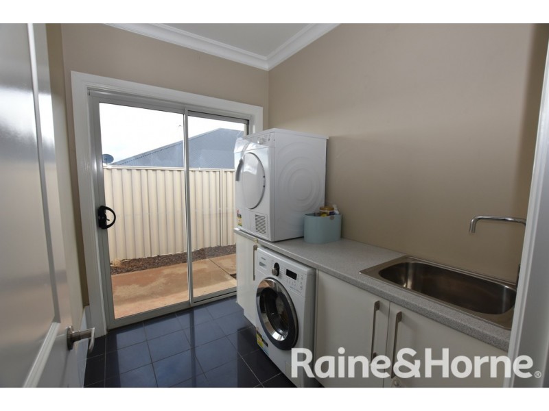 80 Valencia Drive, Orange NSW 2800