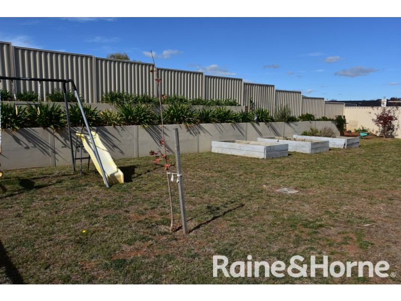 80 Valencia Drive, Orange NSW 2800
