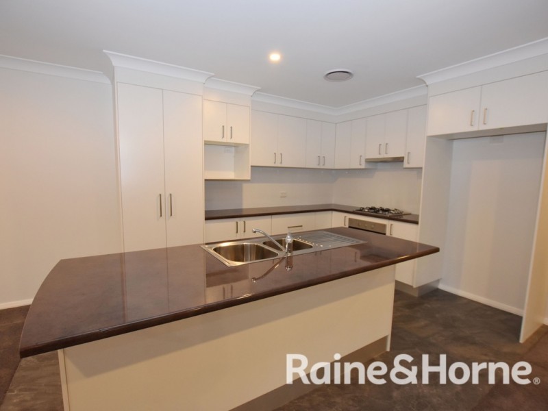 27 Emmaville Street, Orange NSW 2800